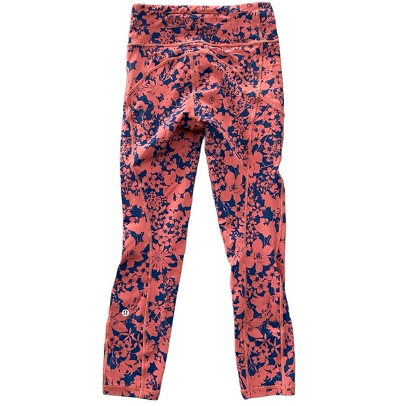 Lululemon Final Lap Crop *23"
Efflorescent Dark Canyon Onyx Blue size 4 - Picture 7 of 15